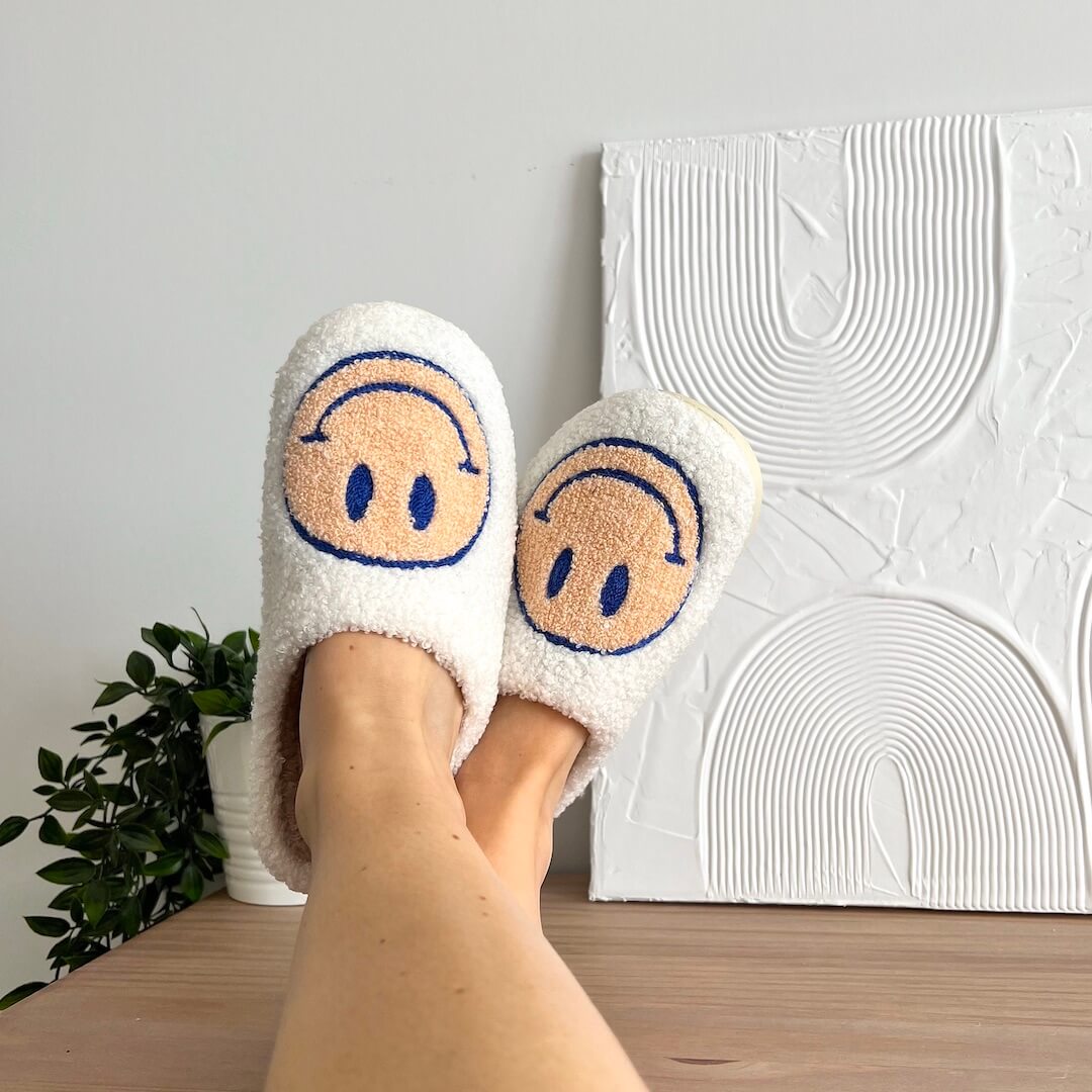 Happy Face Slippers – BUY 1 GET 1 FREE