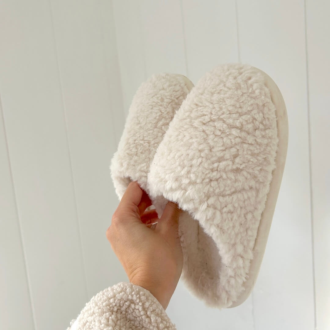 Nordic Plush Slippers – Buy 1 Get 1 Free